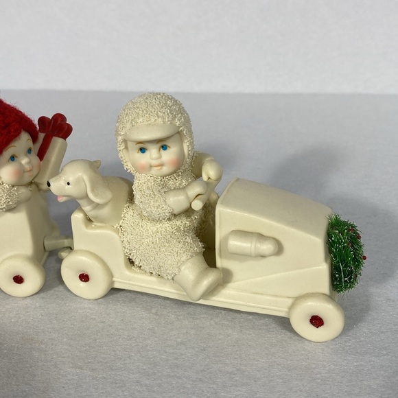 Dept 56 Christmas Coupe Charming Holiday Figurine 2 Piece Set with Tree - Picture 3 of 11